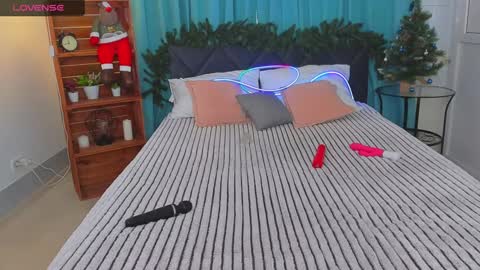 Snapshot of luciehells chatting on December 13, 2024, 4:33 am Lucie online show from December 13, 2024, 4:33 am