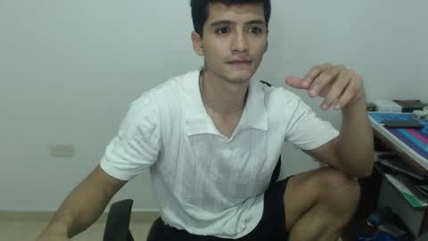 Snapshot of lucifferr_ chatting on February 22, 2025, 1:22 am leonel online show from February 22, 2025, 1:22 am