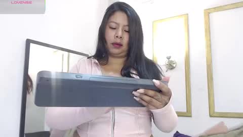 Luci online show from October 6, 2025, 7:33 pm