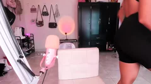 Snapshot of luciiaana chatting on November 29, 2025, 4:10 pm luciana gr online show from November 29, 2025, 4:10 pm