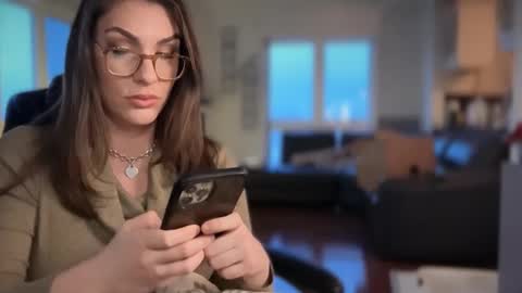 April online show from January 8, 2026, 9:28 pm