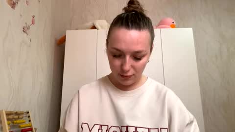 lucky_foryou_baby online show from April 6, 2026, 9:43 am