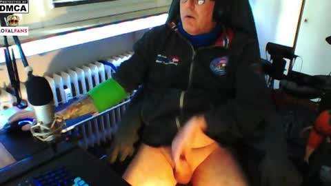 Snapshot of luckyfreak1 chatting on February 8, 2025, 2:16 pm call me Stefan online show from February 8, 2025, 2:16 pm