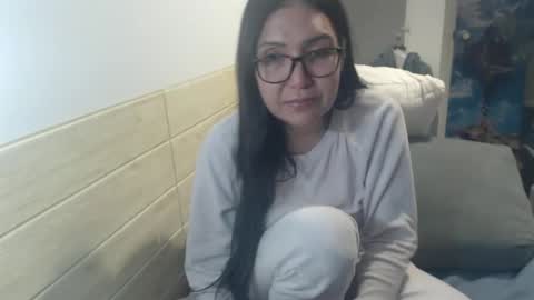 Snapshot of luckyisa chatting on February 17, 2026, 11:22 pm angelisa online show from February 17, 2026, 11:22 pm