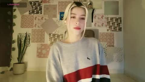 luckysapphire777 online show from April 21, 2026, 9:48 am