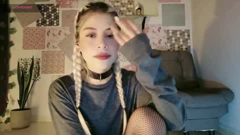 Snapshot of luckysapphire777 chatting on May 7, 2026, 10:15 pm luckysapphire777 online show from May 7, 2026, 10:15 pm