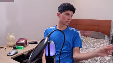 Lu Independent Model online show from April 1, 2026, 5:21 pm