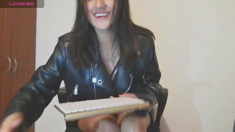 Snapshot of lucy111_love chatting on November 12, 2025, 10:52 pm Lucy online show from November 12, 2025, 10:52 pm