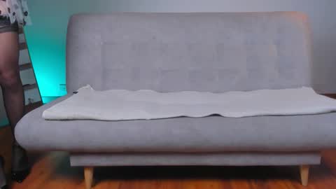 Hello my name is Lucy nice to meet you  thumb up is important for me kisses     online show from September 15, 2025, 11:54 am