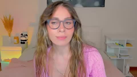 Snapshot of lucy__ray chatting on December 8, 2024, 6:17 pm lucy__ray online show from December 8, 2024, 6:17 pm