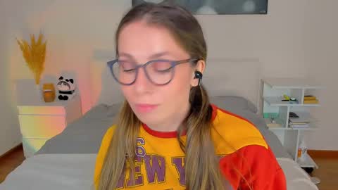 Snapshot of lucy__ray chatting on December 14, 2024, 1:05 pm lucy__ray online show from December 14, 2024, 1:05 pm