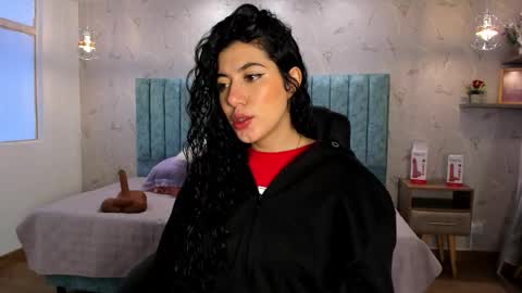 Lucy Greys online show from October 6, 2025, 11:51 am