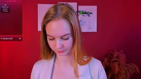 lucy_moon__ online show from November 15, 2025, 10:01 am
