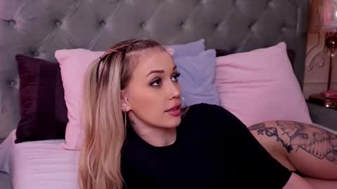 LucyAddison online show from March 5, 2025, 10:11 am