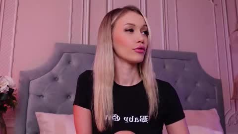 LucyAddison online show from October 14, 2025, 2:51 pm