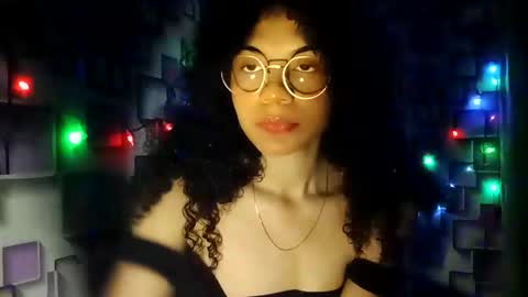 Lucia online show from December 2, 2025, 4:18 am