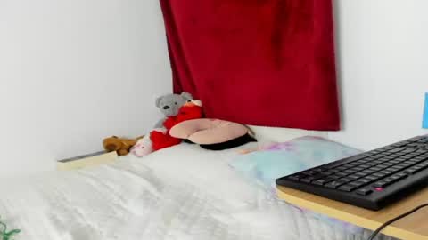 Snapshot of lucyblood chatting on April 23, 2026, 4:03 am lucyblood online show from April 23, 2026, 4:03 am