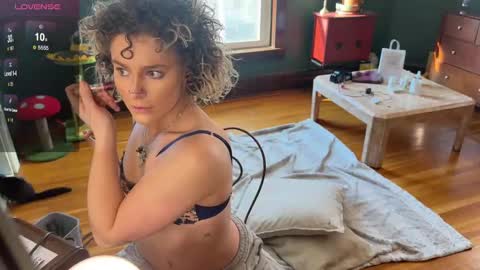 lucydreamsbaby online show from January 28, 2025, 8:58 pm