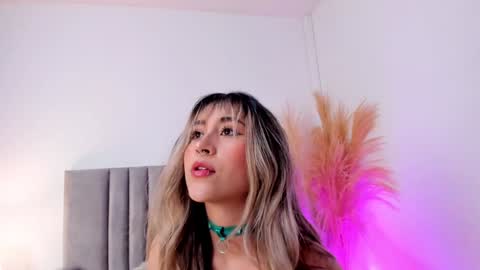 LucyJhonsonn online show from December 4, 2024, 1:03 am