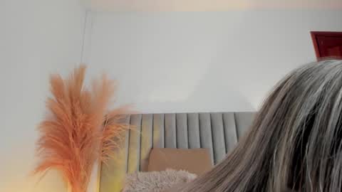 LucyJhonsonn online show from December 10, 2024, 1:00 am