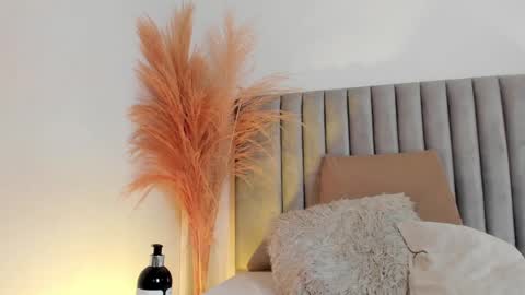 LucyJhonsonn online show from December 10, 2024, 4:02 am