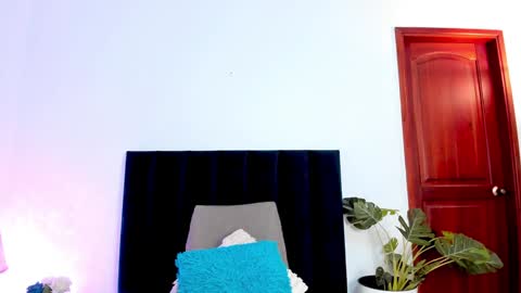 LucyJhonsonn online show from December 11, 2024, 11:32 pm