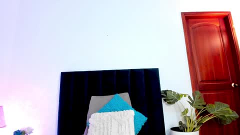 LucyJhonsonn online show from December 12, 2024, 2:37 am