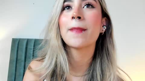 LucyJhonsonn online show from December 19, 2024, 1:18 am