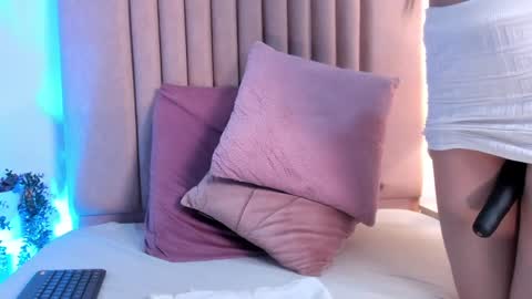 LucyJhonsonn online show from December 20, 2024, 4:09 am