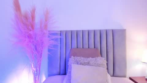 LucyJhonsonn online show from February 4, 2025, 1:13 am