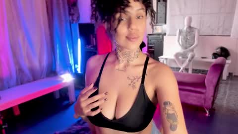 Snapshot of lucyklumm chatting on January 30, 2025, 10:30 pm MALAMOR online show from January 30, 2025, 10:30 pm