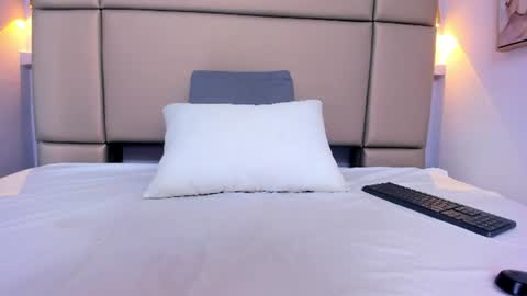 Snapshot of lucymendezz_ chatting on July 7, 2026, 11:58 am Lucy online show from July 7, 2026, 11:58 am