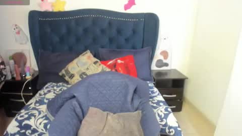 Snapshot of lucypetit chatting on October 17, 2025, 1:14 pm Lucy Petit online show from October 17, 2025, 1:14 pm