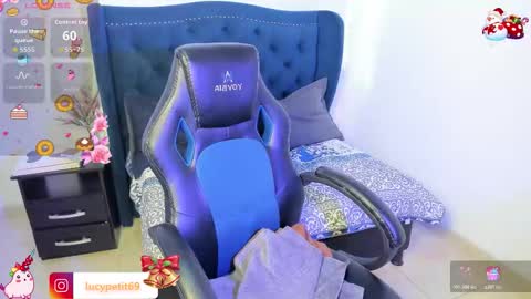 Snapshot of lucypetit chatting on December 22, 2025, 12:46 pm Lucy Petit online show from December 22, 2025, 12:46 pm