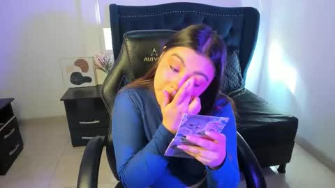 Snapshot of lucypetit chatting on January 9, 2026, 1:36 pm Lucy Petit online show from January 9, 2026, 1:36 pm