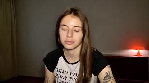 Snapshot of lucyrait chatting on July 2, 2026, 10:32 am Lucy online show from July 2, 2026, 10:32 am