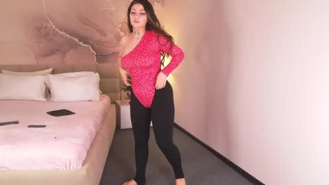 lucyvee online show from December 11, 2024, 5:43 am