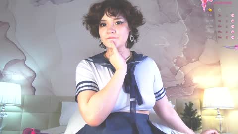 lucyvee online show from December 20, 2024, 4:31 am