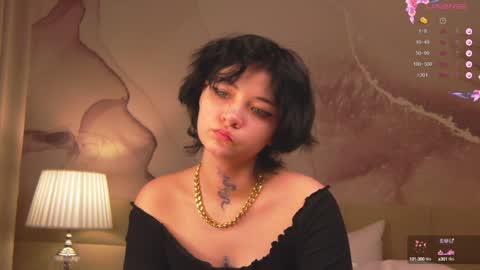 lucyvee online show from December 29, 2024, 8:22 am