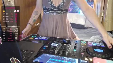 Lucy Vybes and Go-Gert online show from February 22, 2025, 4:51 pm
