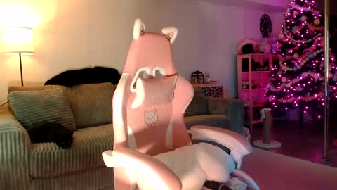 Lucy online show from December 5, 2024, 12:08 am