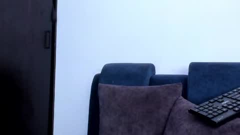 luielli online show from April 14, 2026, 5:19 pm