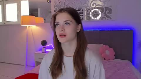 Snapshot of luisaclover chatting on May 2, 2026, 12:21 pm LuisaClover online show from May 2, 2026, 12:21 pm