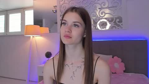 Snapshot of luisaclover chatting on May 15, 2026, 12:34 pm LuisaClover online show from May 15, 2026, 12:34 pm