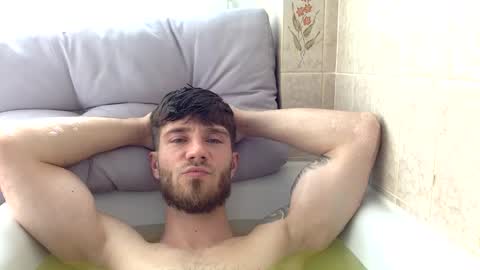 Snapshot of luisbadx chatting on April 4, 2026, 10:24 am Luis Badx online show from April 4, 2026, 10:24 am