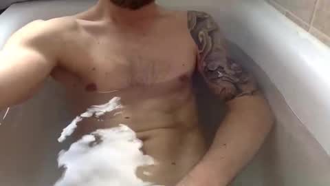 Snapshot of luisbadx chatting on April 24, 2026, 12:29 pm Luis Badx online show from April 24, 2026, 12:29 pm