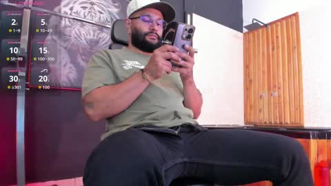 Snapshot of luke__09 chatting on April 2, 2026, 12:41 am LUKE online show from April 2, 2026, 12:41 am