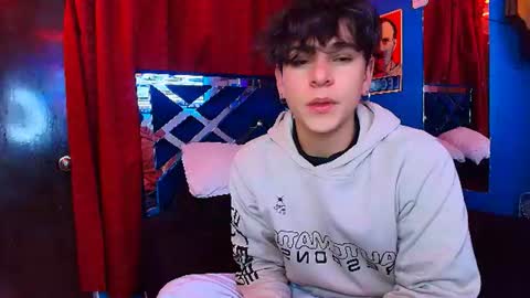 Snapshot of luke_howland chatting on June 12, 2026, 4:44 am Luke online show from June 12, 2026, 4:44 am