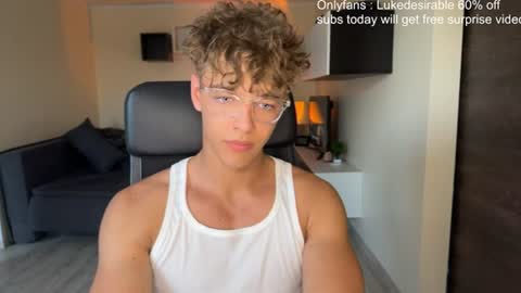 Snapshot of lukedesirable chatting on June 29, 2026, 6:52 pm lukedesirable online show from June 29, 2026, 6:52 pm