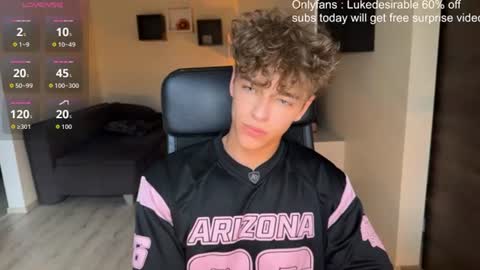 Snapshot of lukedesirable chatting on July 26, 2026, 5:42 pm lukedesirable online show from July 26, 2026, 5:42 pm
